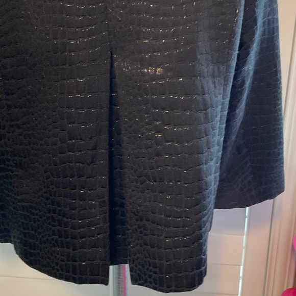 Chic Black Textured Women's Blazer - Picture 6 of 9